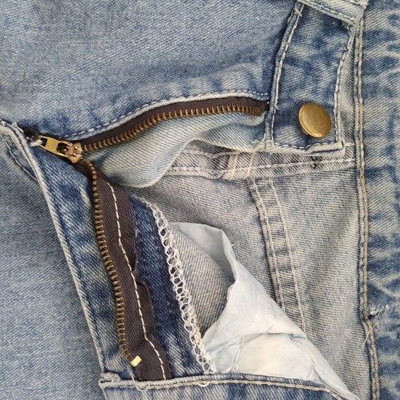 Light Wash High Waist Retro Mom Jeans - Size 27 or S/M - Picture 4 of 11